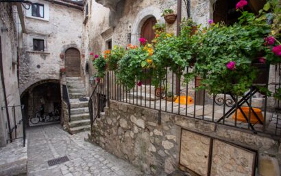 ALTOPIANI D’ABRUZZO: VIAGGIO TRA BORGHI POCO CONOSCIUTI E GRANDI SPAZI